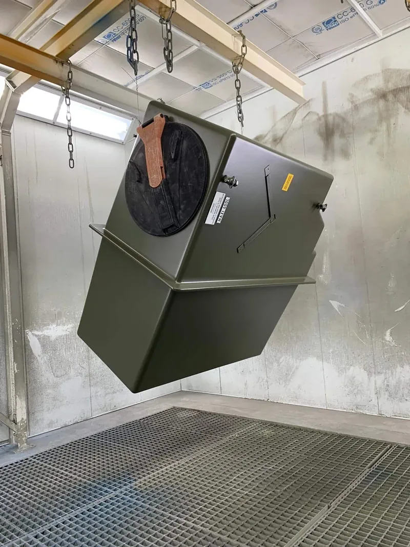 Pièce métallique thermolaquée en atelier